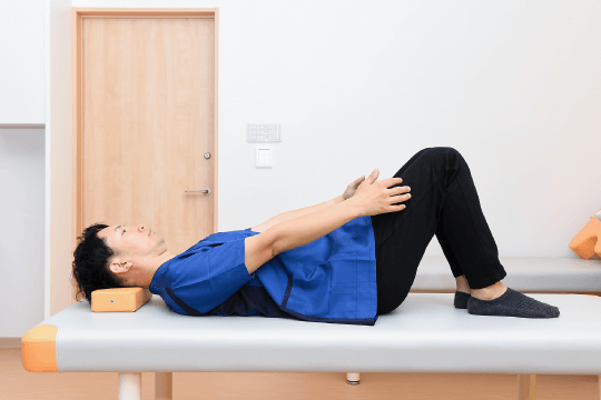 腰背筋のストレッチ始め